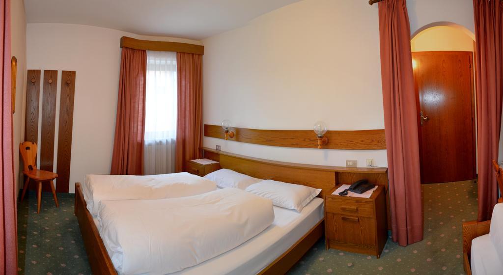 Bed and Breakfast Garni Sayonara Сан-Виджилио-ди-Мареббе Номер фото